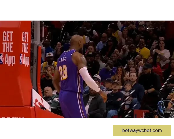 围绕詹姆斯昨日惊天劈扣起跳距离赛季第三飞行速度震撼全场表现解析