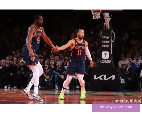 胡克波尔蒂砍下32+10统治内线 佩特沃伦联手带领球队客场战胜篮网